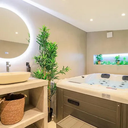 Bali - Evasion Balinaise - Jaccuzzi - Sauna Lägenhet *